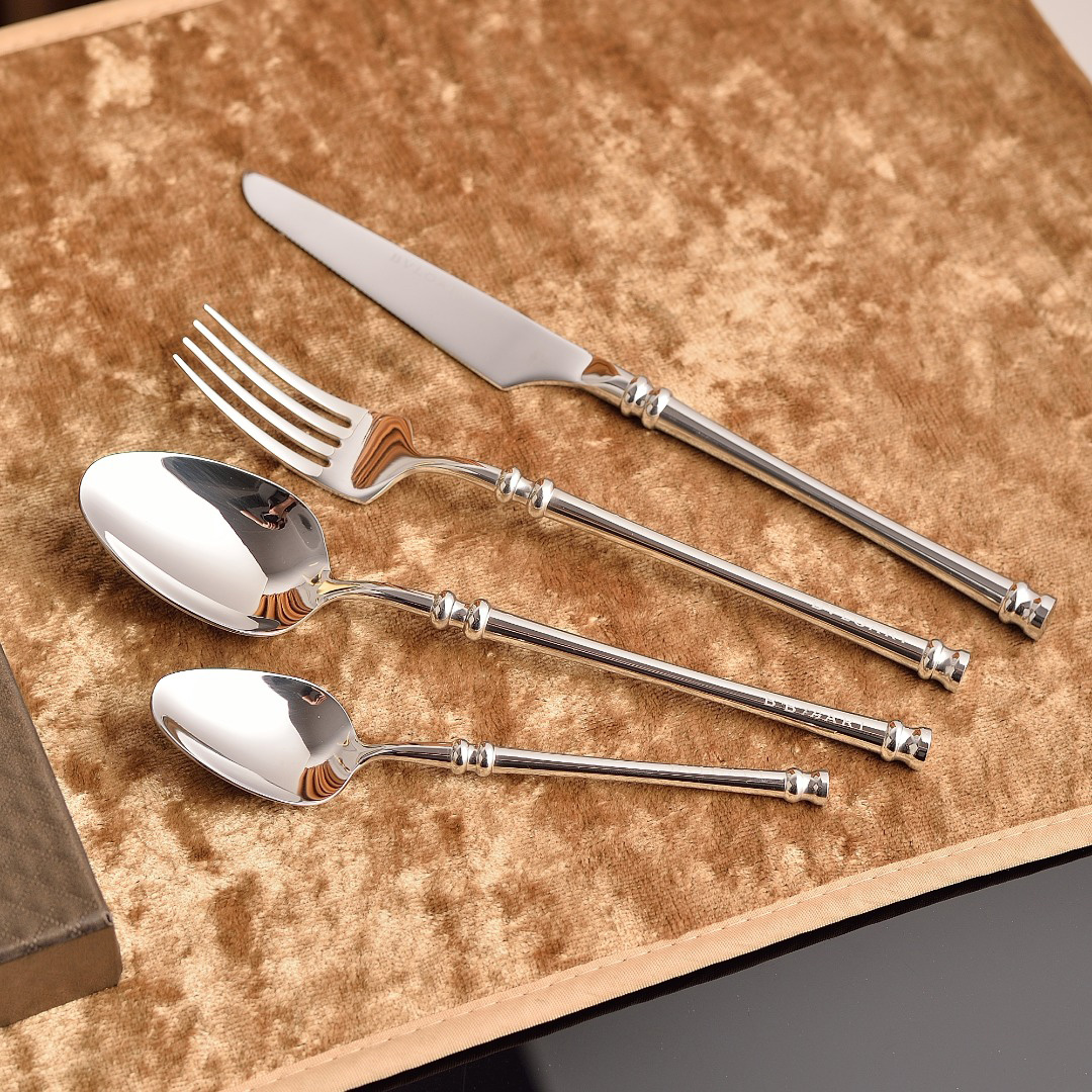 Smooth polished 304 stainless steel cutlery set with modern minimalist design

