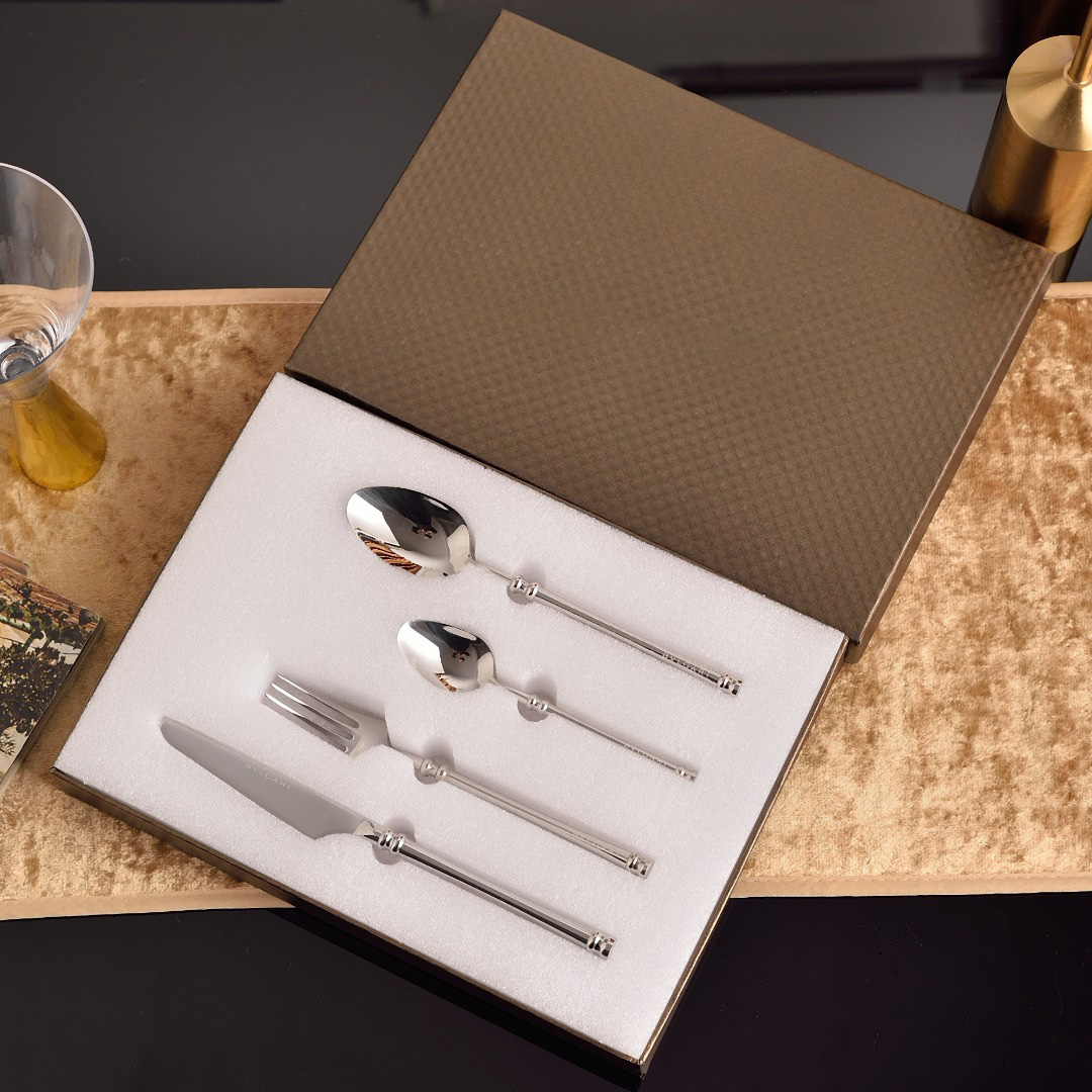 Smooth polished 304 stainless steel cutlery set with modern minimalist design

