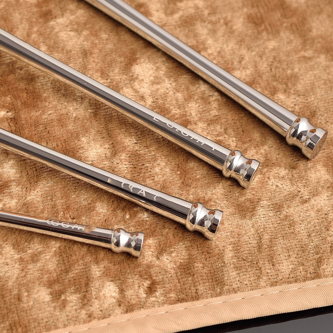 Smooth polished 304 stainless steel cutlery set with modern minimalist design

