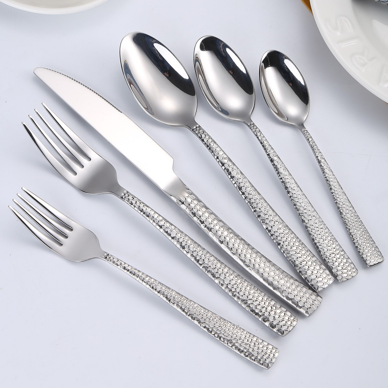 Portable 304 stainless steel cutlery set with travel case for outdoor and office use

