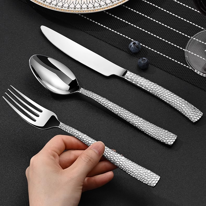 Portable 304 stainless steel cutlery set with travel case for outdoor and office use

