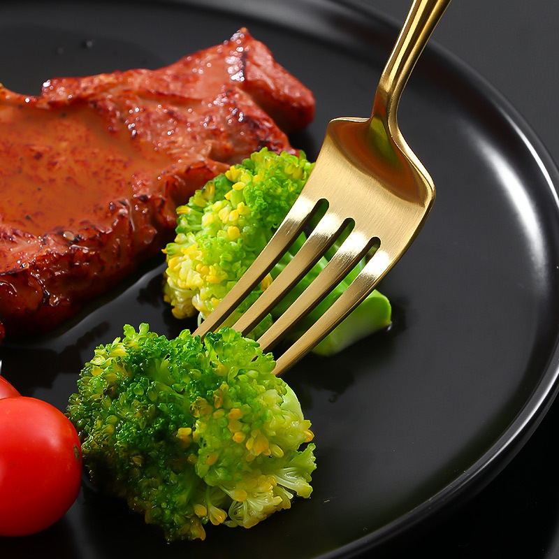 Reusable gold stainless steel cutlery set with elegant modern design


