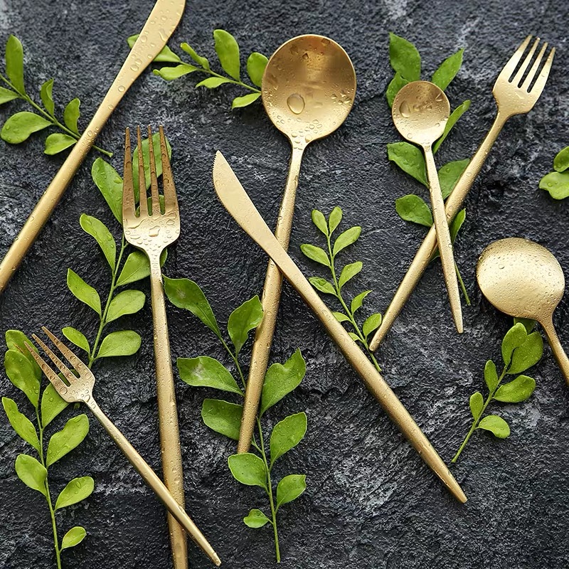 Luxury European-style gold stainless steel cutlery set for wedding gifting