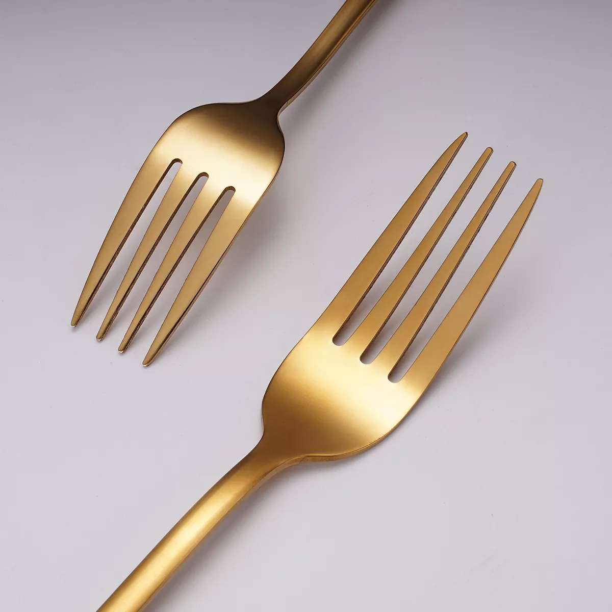 Luxury European-style gold stainless steel cutlery set for wedding gifting