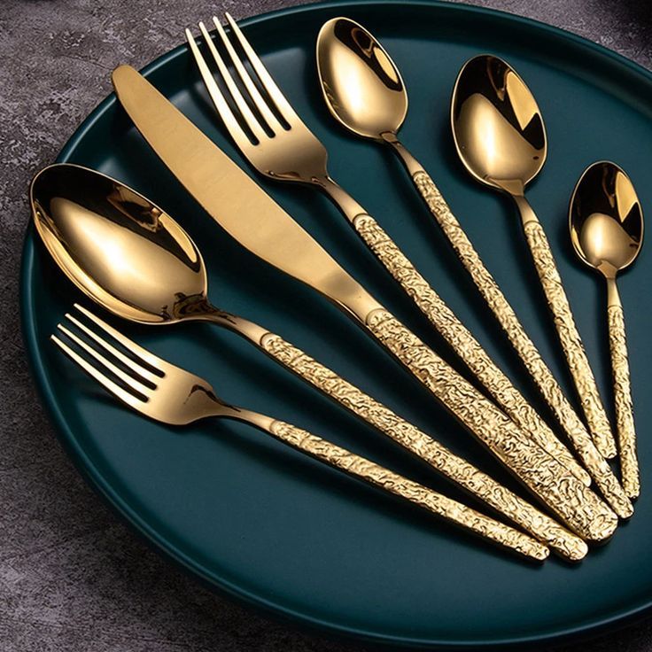 Luxury stainless steel cutlery set with polished finish and elegant design

