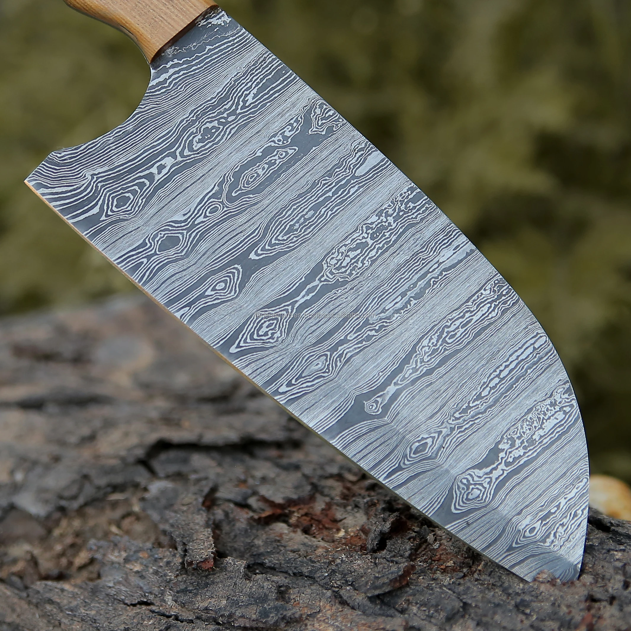 Hand-Forged Damascus Steel Kitchen Knife with Patterned Blade