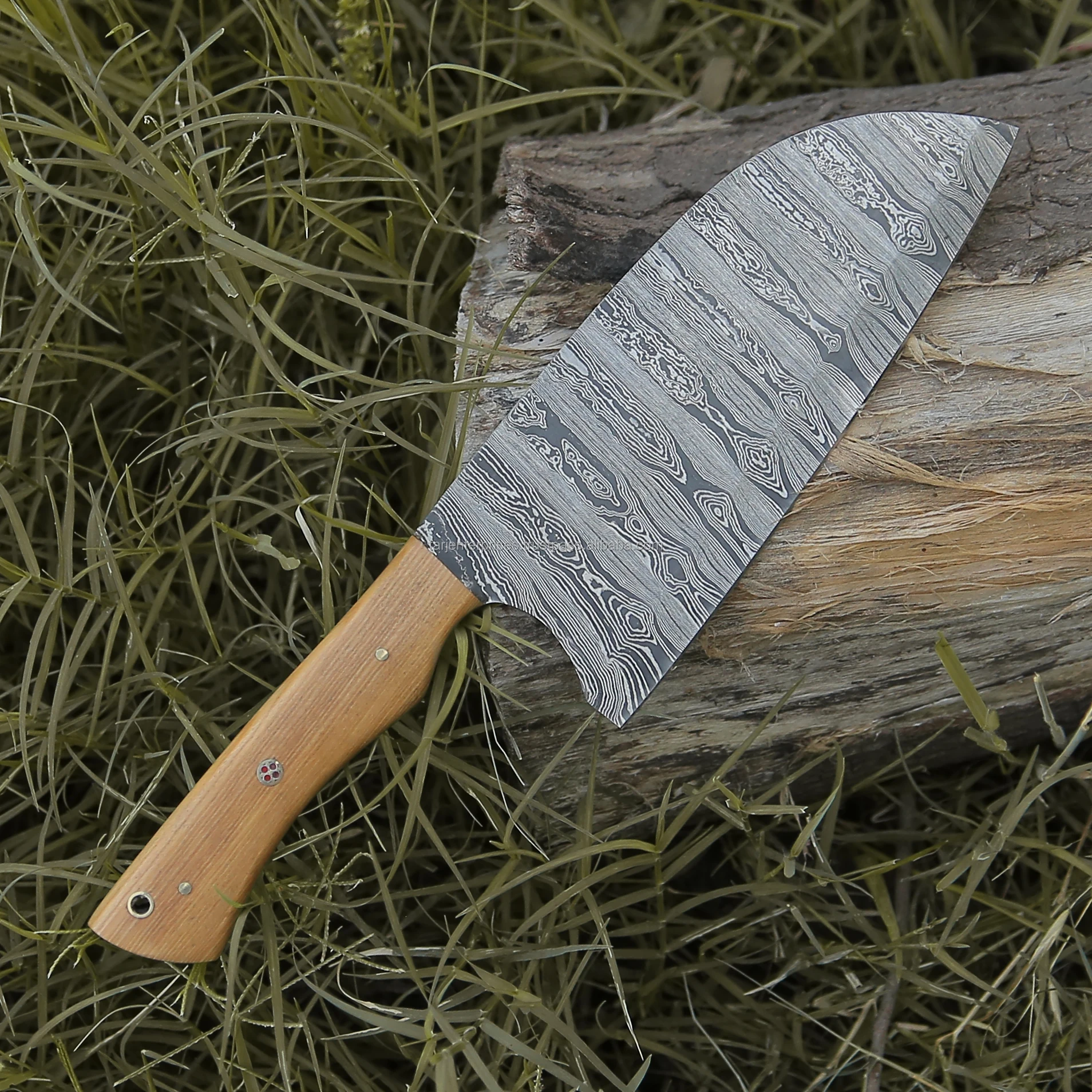 Hand-Forged Damascus Steel Kitchen Knife with Patterned Blade