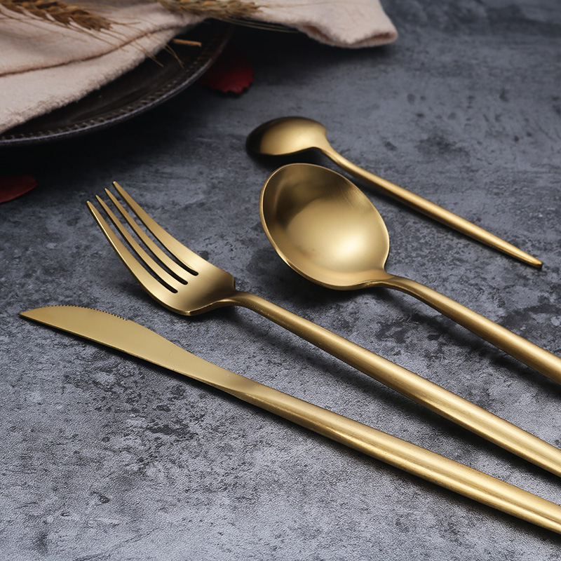  Vintage-style gold stainless steel cutlery set with classic design