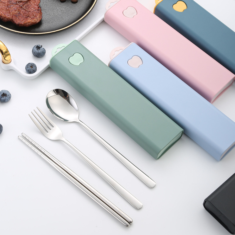 Portable stainless steel cutlery set with travel case for outdoor and daily use

