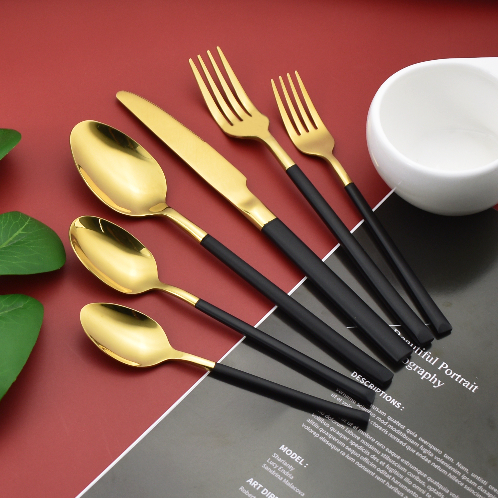 Heavy-duty stainless steel cutlery set with thickened handle design

